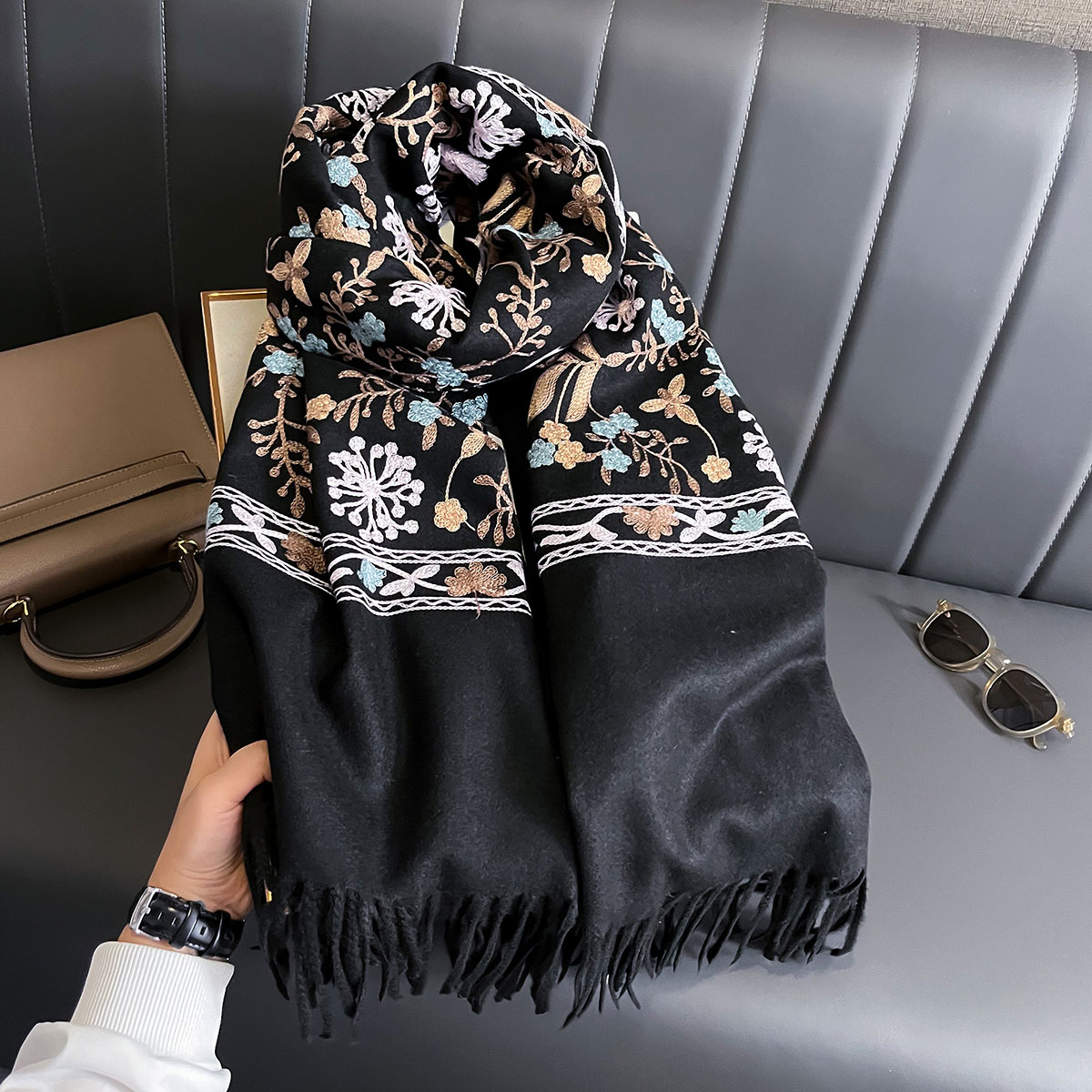 新しい冬暖かいカシミヤスカーフ女性のための刺繍パシュミナ毛布 - Woven Scarf Blanket のレビューと価格