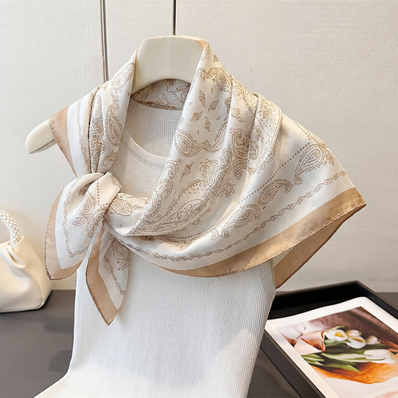 ヴィンテージベージュペイズリープリントスクエアスカーフサテン - Head Wrap Turban のレビューと価格